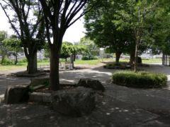 近隣には公園もございます。