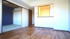 家族の食事や団らんのほか、子どもを遊ばせたり、友人を招いたりするLDKは住まいの中心です。長時間過ごす場所だからこそ、ほっと落ち着く安心感のある場所にしたいですよね。