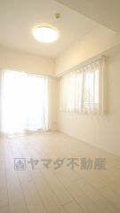 通風・採光にも優れ、心地よい光と風が溢れています。 広々としつつもバランスの取れた設計は、居る人を癒やしの時間に誘います。
